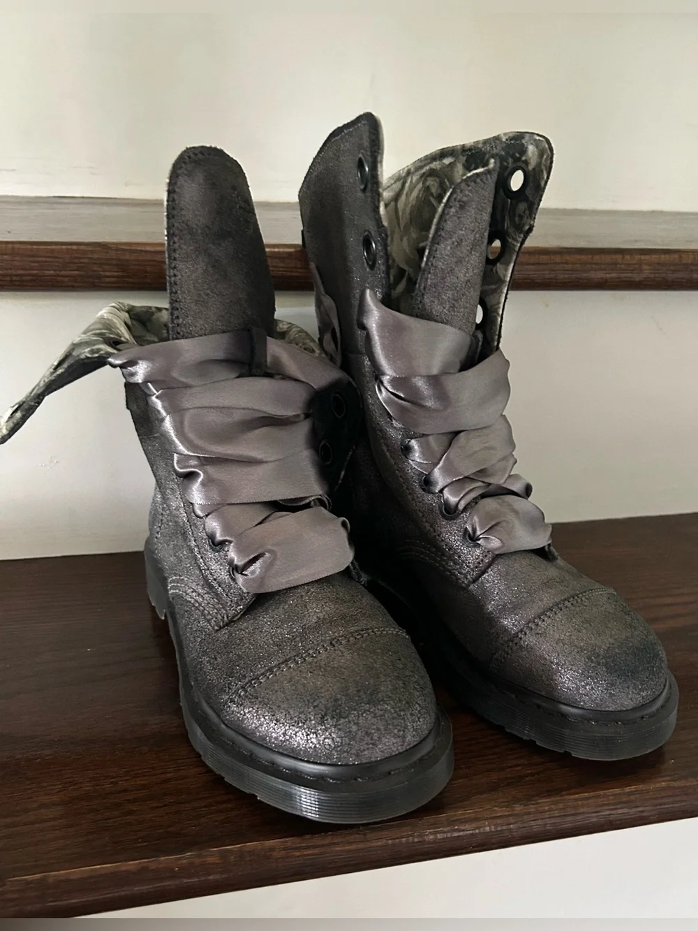 Dr Martens Aimilita Aimilie silver glitter skull roses Triumph 7